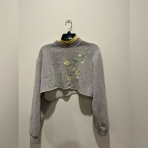 Light gray crop top sweater with baby light yellow flowers, size small